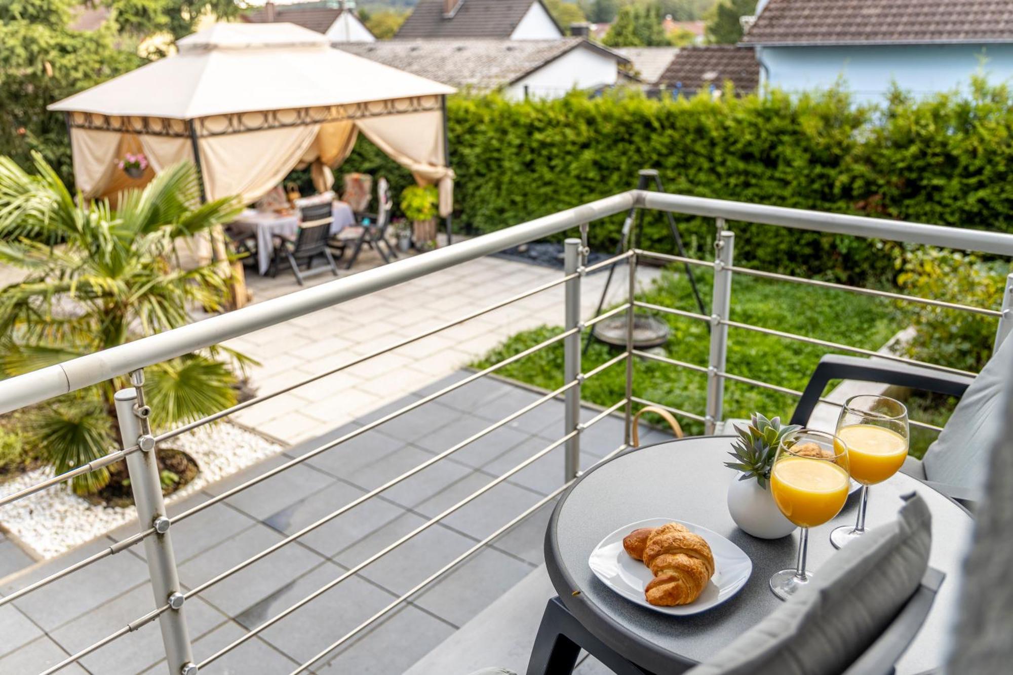 Design Apartment- 24H Self-Check-In - Bis 4 Pers - Parkplatz - Wifi - Balkon -Terrasse - In Direkter Weihernaehe - Radwege Schiffweiler Εξωτερικό φωτογραφία
