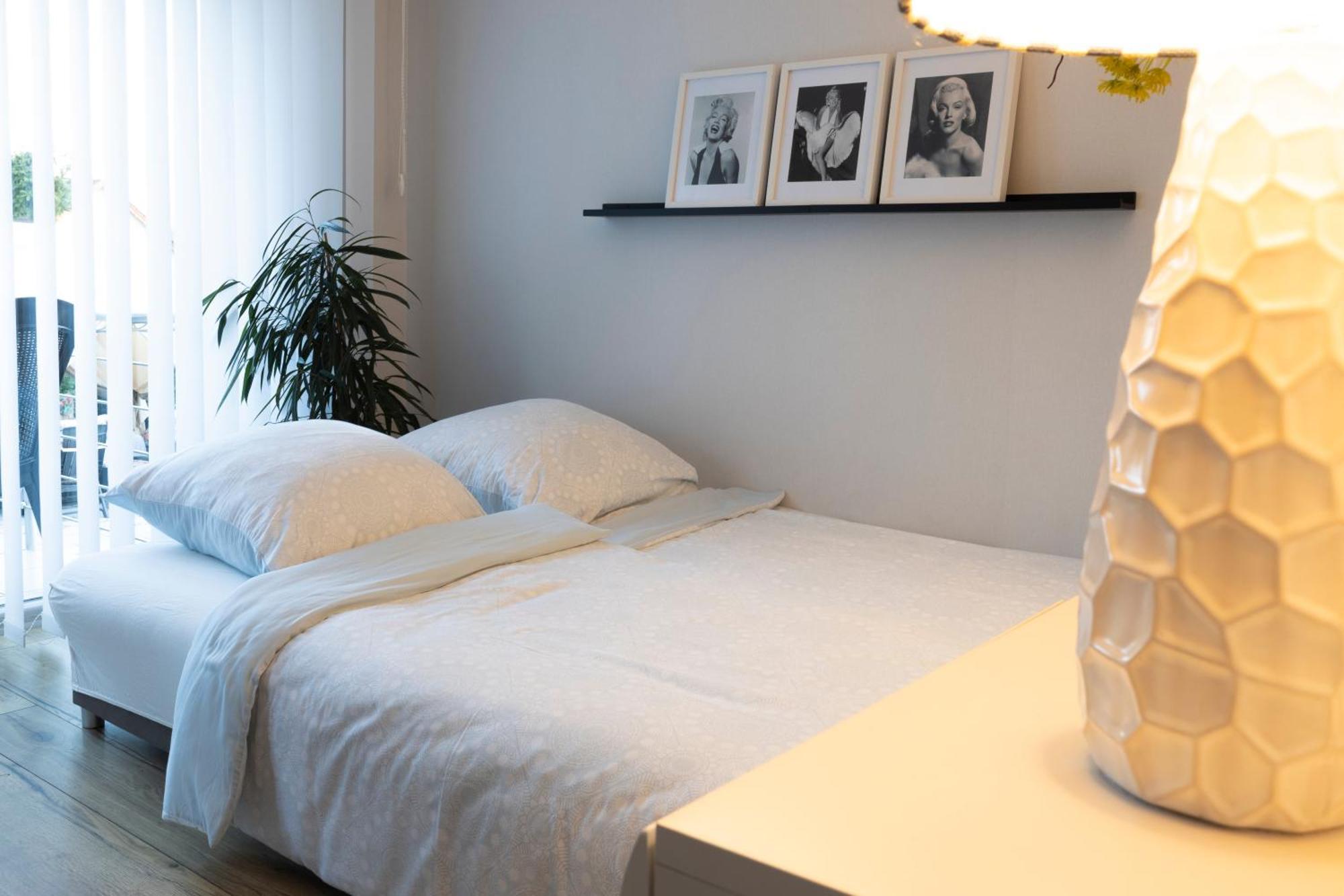 Design Apartment- 24H Self-Check-In - Bis 4 Pers - Parkplatz - Wifi - Balkon -Terrasse - In Direkter Weihernaehe - Radwege Schiffweiler Εξωτερικό φωτογραφία