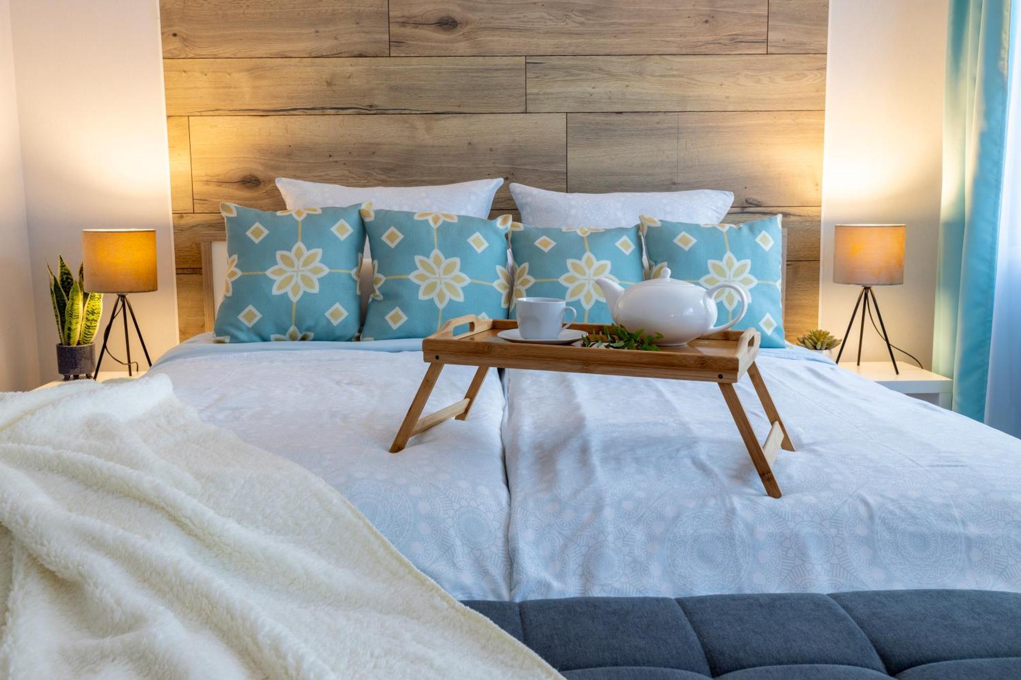 Design Apartment- 24H Self-Check-In - Bis 4 Pers - Parkplatz - Wifi - Balkon -Terrasse - In Direkter Weihernaehe - Radwege Schiffweiler Εξωτερικό φωτογραφία