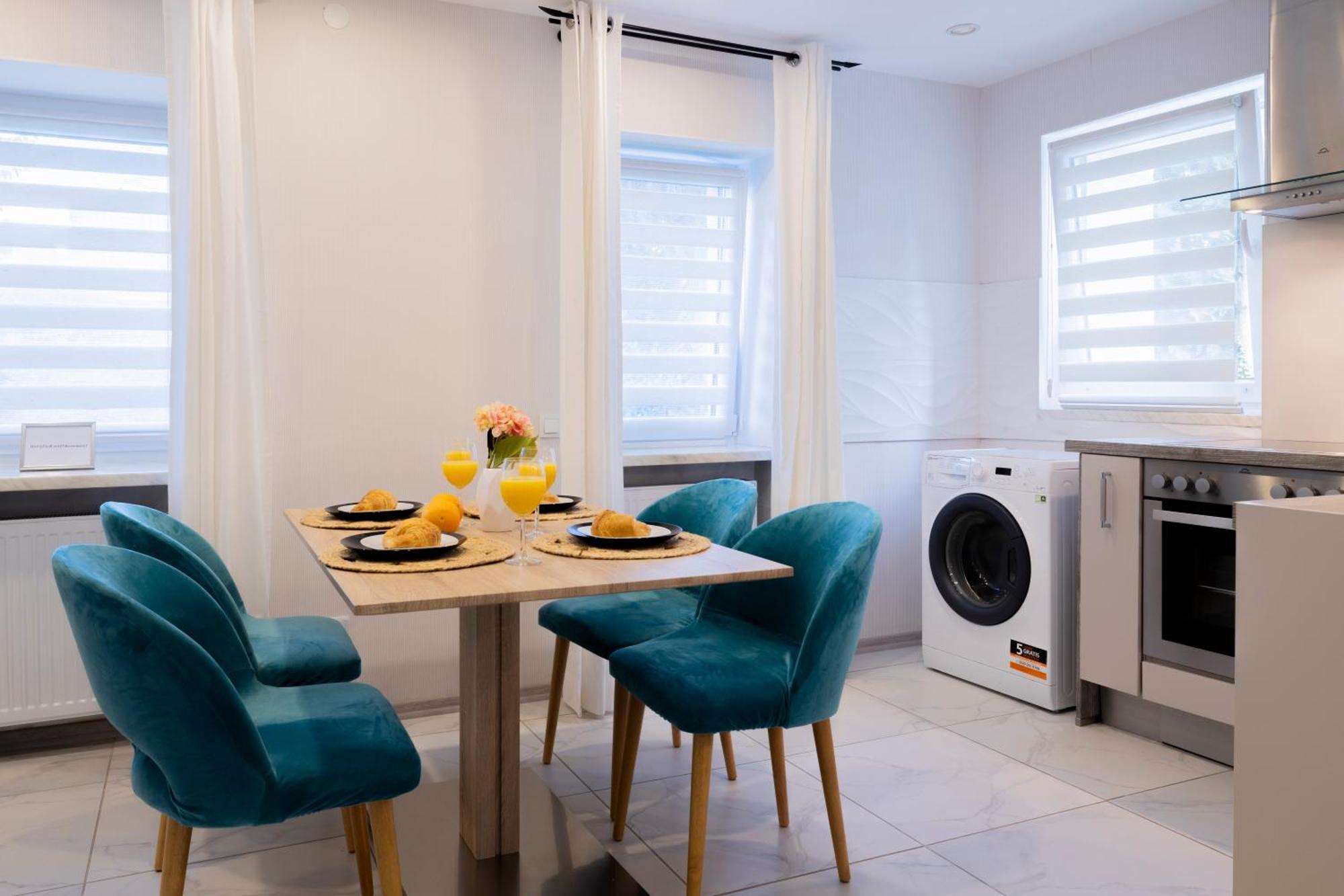 Design Apartment- 24H Self-Check-In - Bis 4 Pers - Parkplatz - Wifi - Balkon -Terrasse - In Direkter Weihernaehe - Radwege Schiffweiler Εξωτερικό φωτογραφία